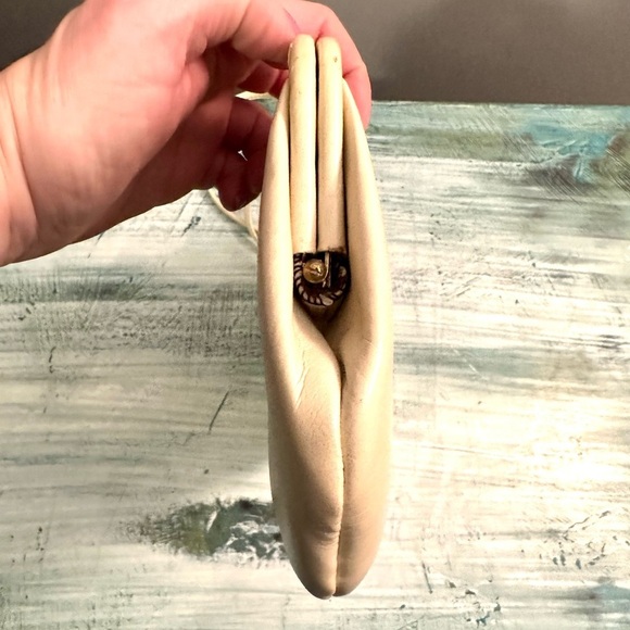 Vintage Cream Shoulder Bag - Picture 7 of 11